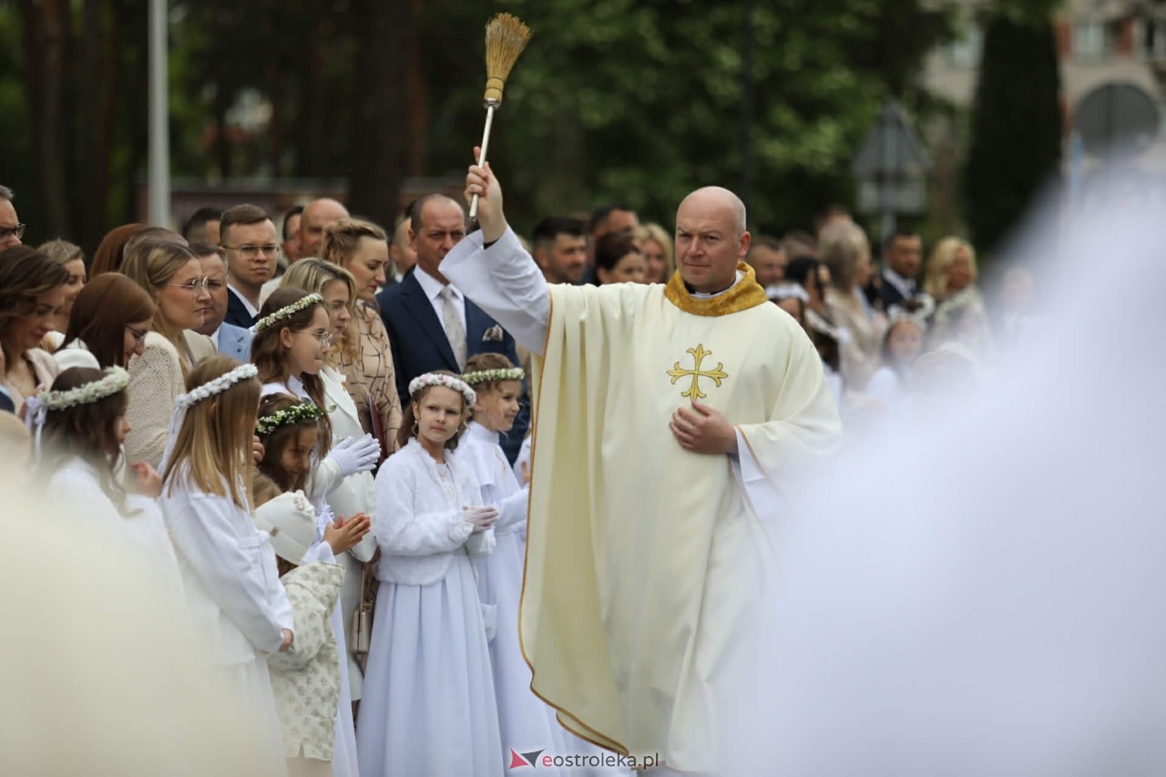 I Komunia Święta w kościele pw. Zbawiciela Świata [16.05.2026] - zdjęcie #33 - eOstroleka.pl