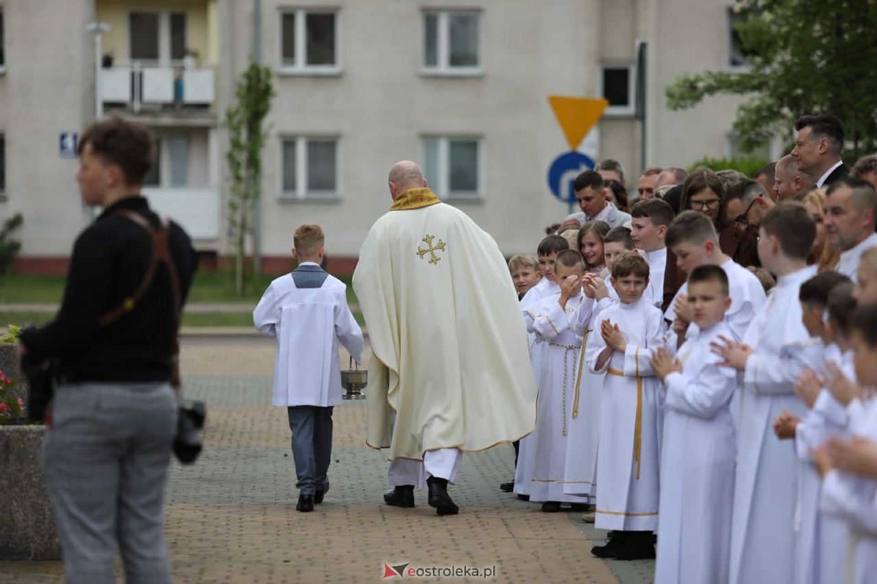 I Komunia Święta w kościele pw. Zbawiciela Świata [16.05.2026] - zdjęcie #29 - eOstroleka.pl