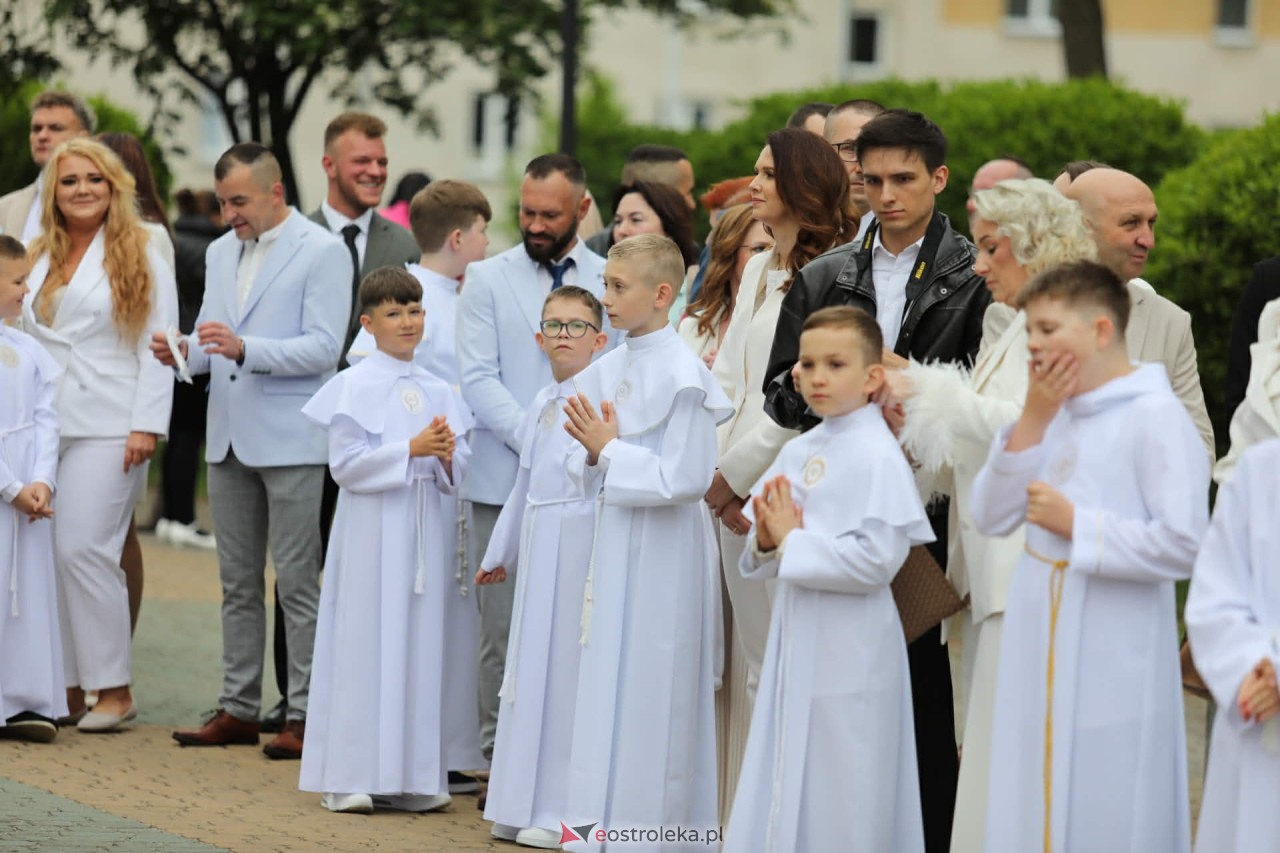 I Komunia Święta w kościele pw. Zbawiciela Świata [16.05.2026] - zdjęcie #27 - eOstroleka.pl