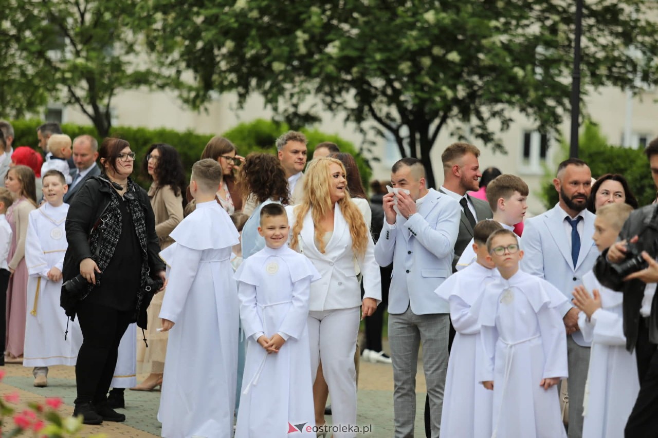 I Komunia Święta w kościele pw. Zbawiciela Świata [16.05.2026] - zdjęcie #17 - eOstroleka.pl