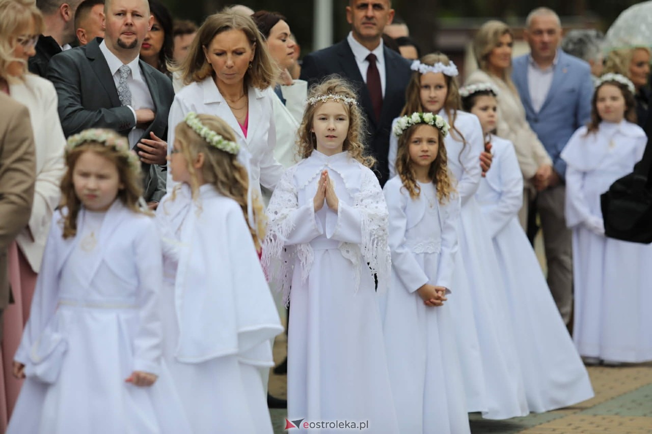 I Komunia Święta w kościele pw. Zbawiciela Świata [16.05.2026] - zdjęcie #16 - eOstroleka.pl