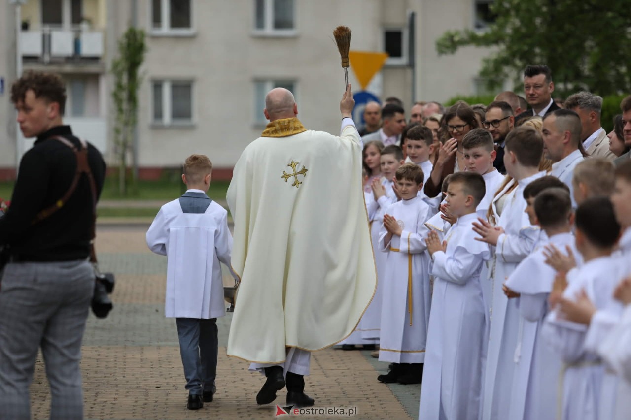 I Komunia Święta w kościele pw. Zbawiciela Świata [16.05.2026] - zdjęcie #13 - eOstroleka.pl