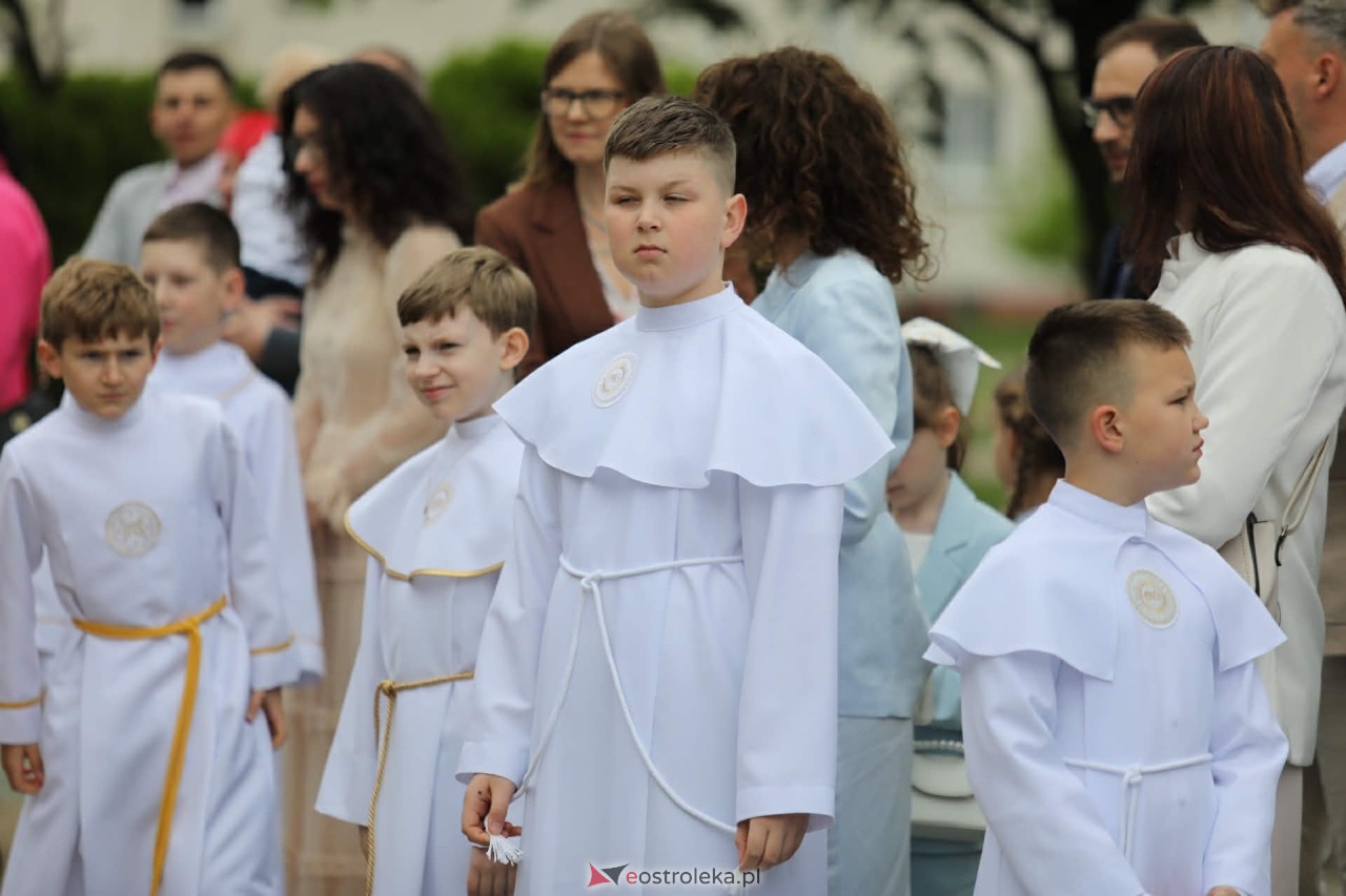 I Komunia Święta w kościele pw. Zbawiciela Świata [16.05.2026] - zdjęcie #7 - eOstroleka.pl