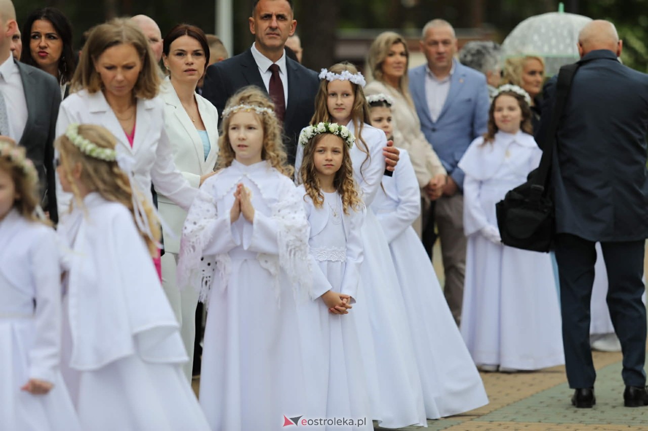 I Komunia Święta w kościele pw. Zbawiciela Świata [16.05.2026] - zdjęcie #1 - eOstroleka.pl