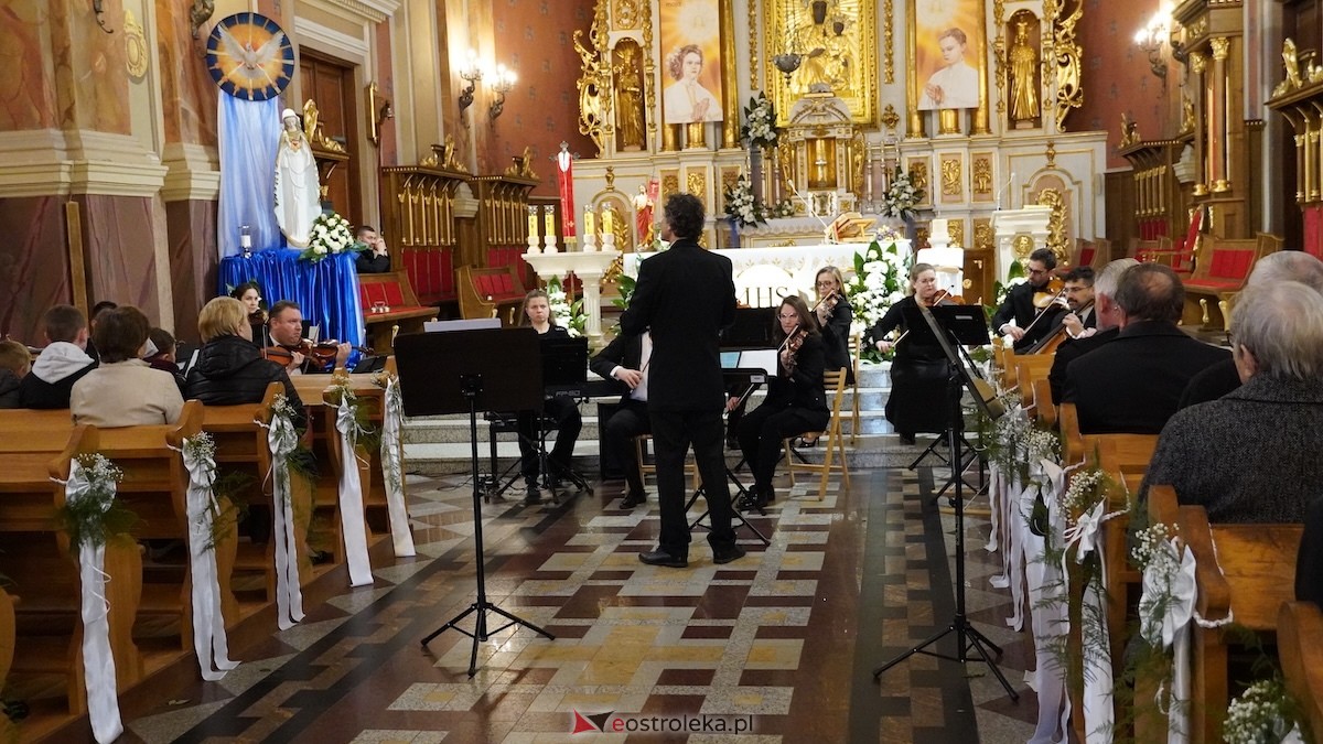 Koncert Filharmonii Kameralnej im. Witolda Lutosławskiego w Łomży w kościele w Kadzidle [17.05.2026] - zdjęcie #59 - eOstroleka.pl