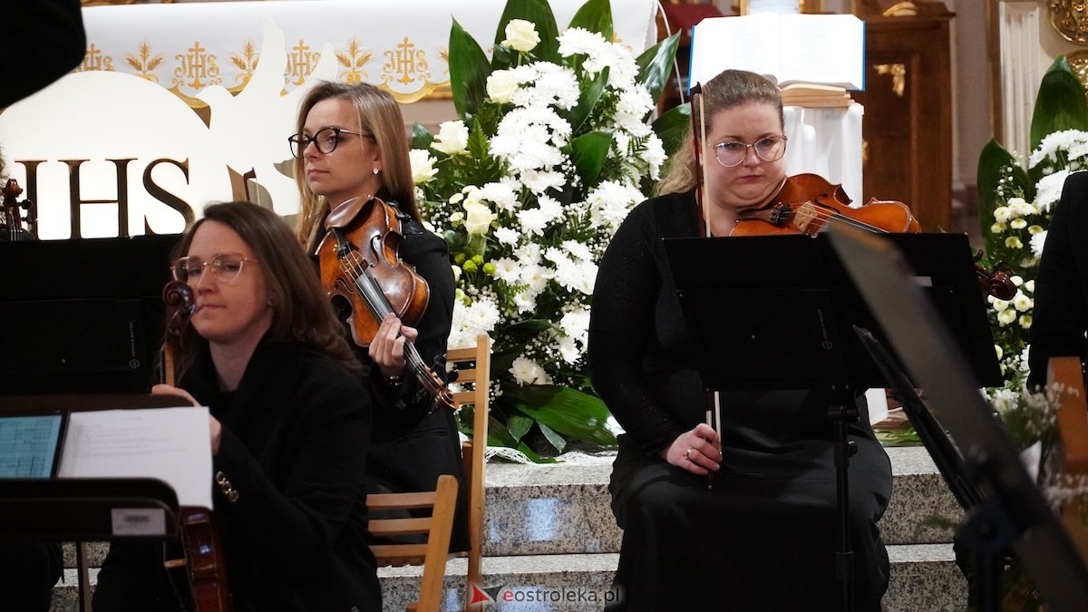 Koncert Filharmonii Kameralnej im. Witolda Lutosławskiego w Łomży w kościele w Kadzidle [17.05.2026] - zdjęcie #58 - eOstroleka.pl