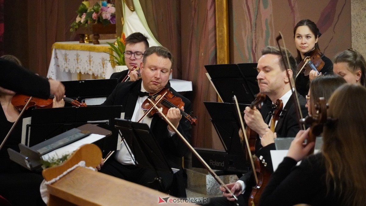 Koncert Filharmonii Kameralnej im. Witolda Lutosławskiego w Łomży w kościele w Kadzidle [17.05.2026] - zdjęcie #55 - eOstroleka.pl