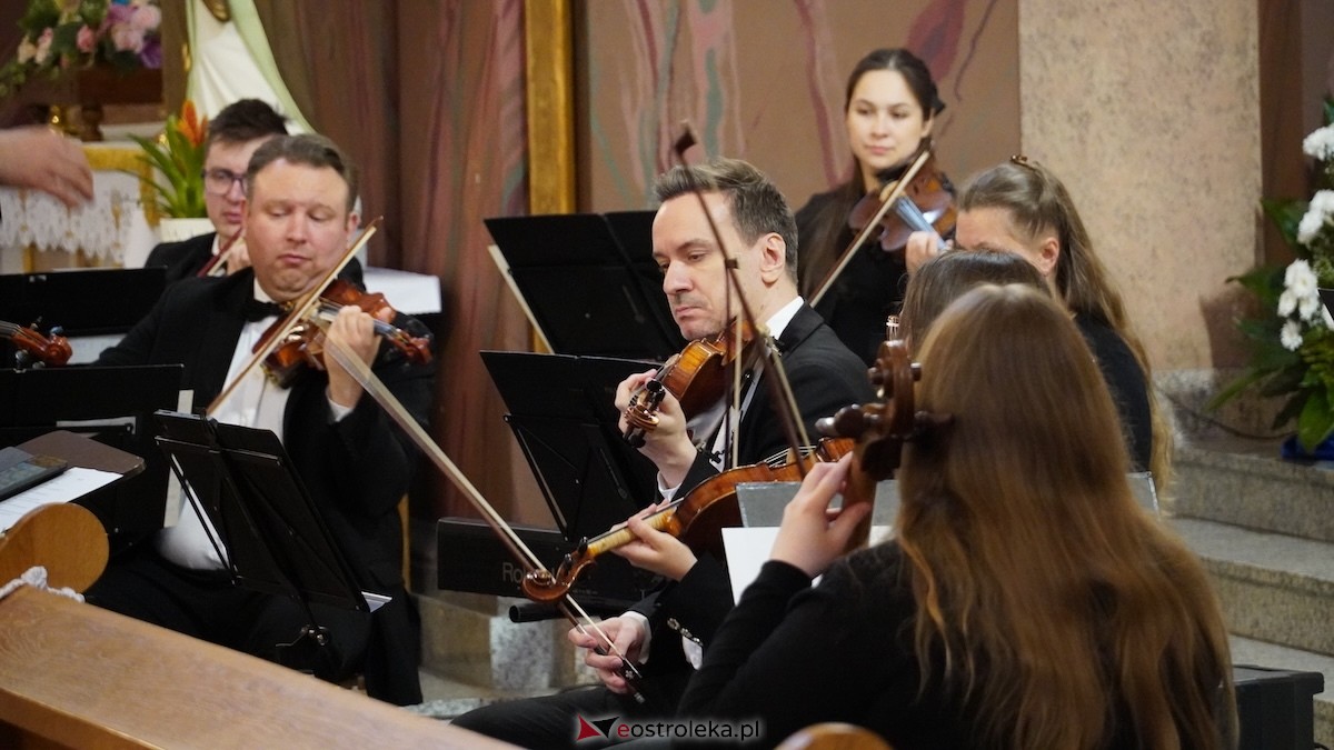 Koncert Filharmonii Kameralnej im. Witolda Lutosławskiego w Łomży w kościele w Kadzidle [17.05.2026] - zdjęcie #54 - eOstroleka.pl
