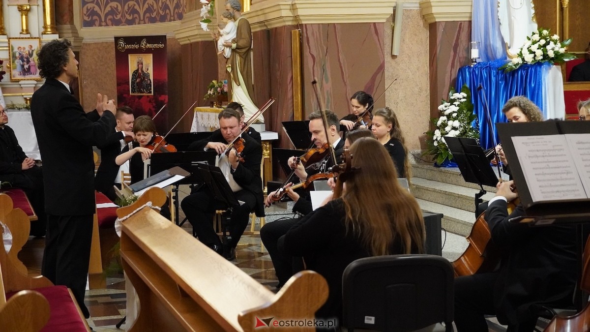 Koncert Filharmonii Kameralnej im. Witolda Lutosławskiego w Łomży w kościele w Kadzidle [17.05.2026] - zdjęcie #53 - eOstroleka.pl