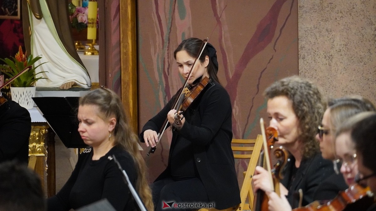 Koncert Filharmonii Kameralnej im. Witolda Lutosławskiego w Łomży w kościele w Kadzidle [17.05.2026] - zdjęcie #44 - eOstroleka.pl