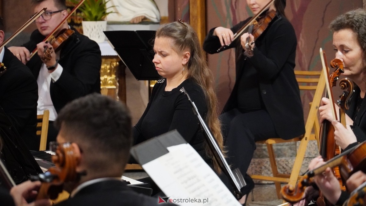 Koncert Filharmonii Kameralnej im. Witolda Lutosławskiego w Łomży w kościele w Kadzidle [17.05.2026] - zdjęcie #43 - eOstroleka.pl