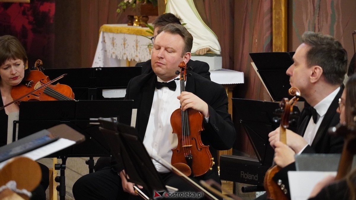 Koncert Filharmonii Kameralnej im. Witolda Lutosławskiego w Łomży w kościele w Kadzidle [17.05.2026] - zdjęcie #37 - eOstroleka.pl