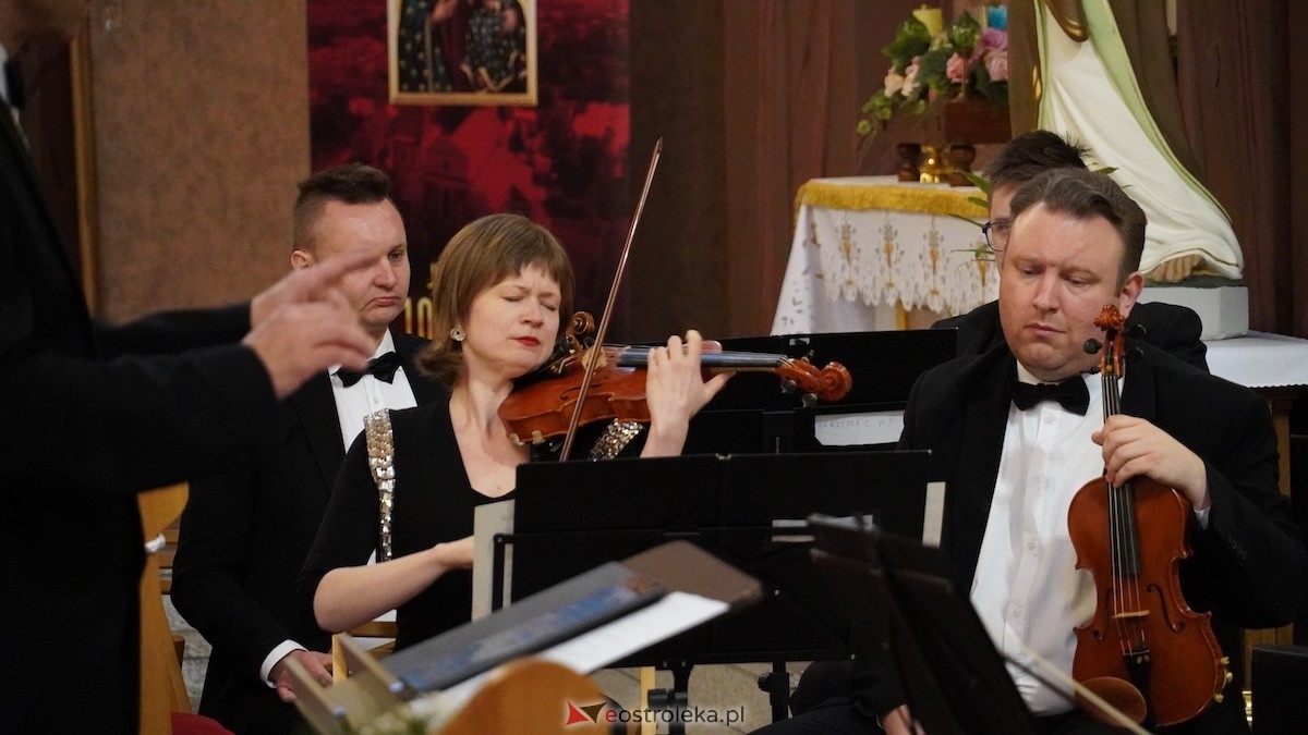 Koncert Filharmonii Kameralnej im. Witolda Lutosławskiego w Łomży w kościele w Kadzidle [17.05.2026] - zdjęcie #36 - eOstroleka.pl