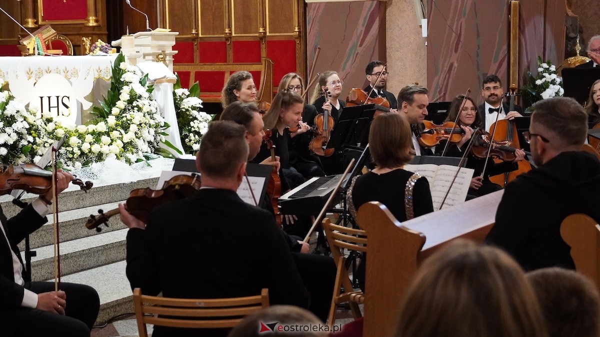 Koncert Filharmonii Kameralnej im. Witolda Lutosławskiego w Łomży w kościele w Kadzidle [17.05.2026] - zdjęcie #34 - eOstroleka.pl