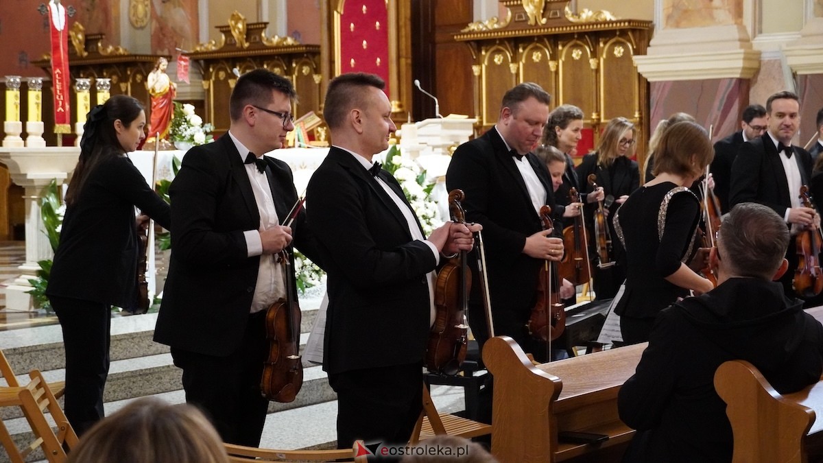 Koncert Filharmonii Kameralnej im. Witolda Lutosławskiego w Łomży w kościele w Kadzidle [17.05.2026] - zdjęcie #31 - eOstroleka.pl
