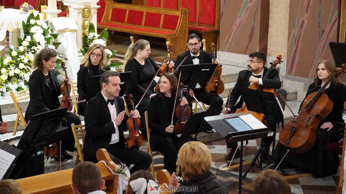 Koncert Filharmonii Kameralnej im. Witolda Lutosławskiego w Łomży w kościele w Kadzidle [17.05.2026] - zdjęcie #23 - eOstroleka.pl