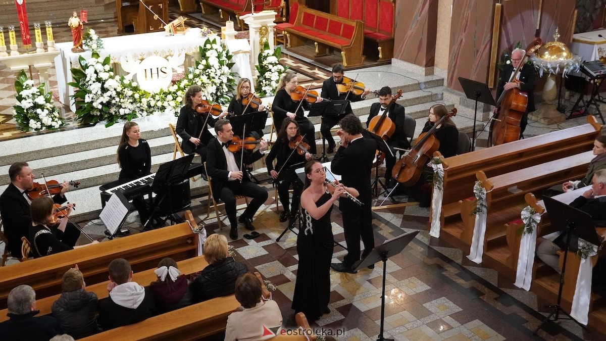 Koncert Filharmonii Kameralnej im. Witolda Lutosławskiego w Łomży w kościele w Kadzidle [17.05.2026] - zdjęcie #19 - eOstroleka.pl