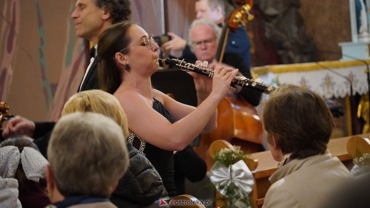 Koncert Filharmonii Kameralnej im. Witolda Lutosławskiego w Łomży w kościele w Kadzidle [17.05.2026] - zdjęcie #16 - eOstroleka.pl