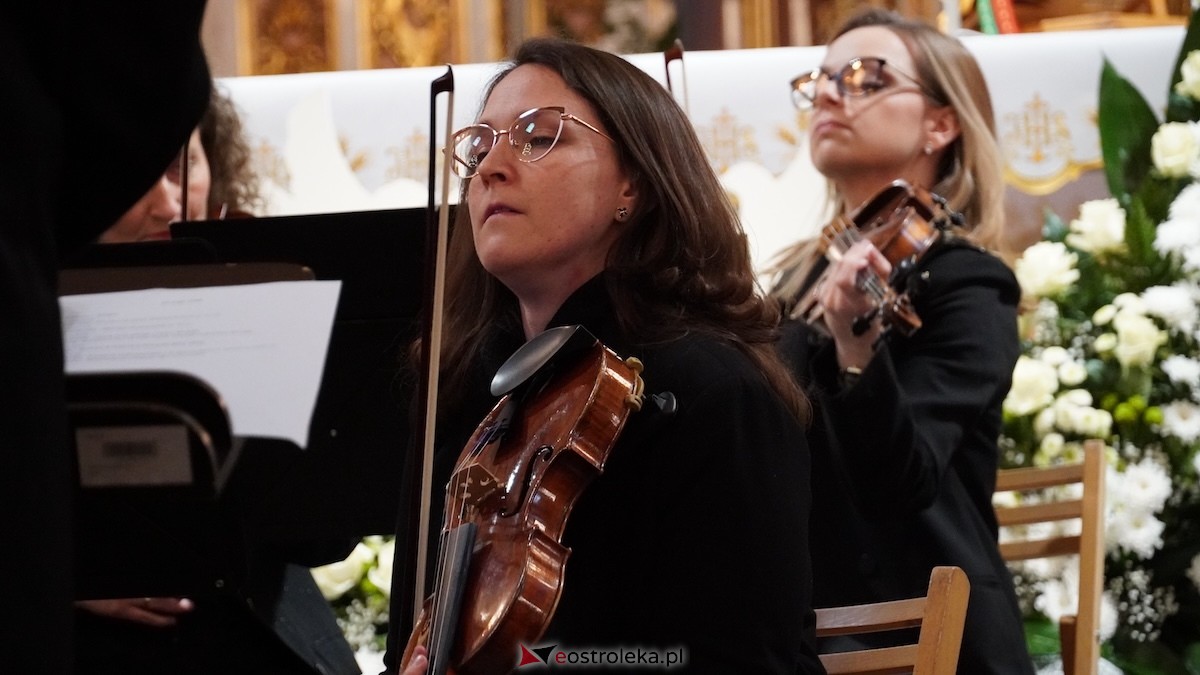 Koncert Filharmonii Kameralnej im. Witolda Lutosławskiego w Łomży w kościele w Kadzidle [17.05.2026] - zdjęcie #15 - eOstroleka.pl