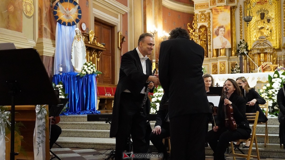 Koncert Filharmonii Kameralnej im. Witolda Lutosławskiego w Łomży w kościele w Kadzidle [17.05.2026] - zdjęcie #14 - eOstroleka.pl
