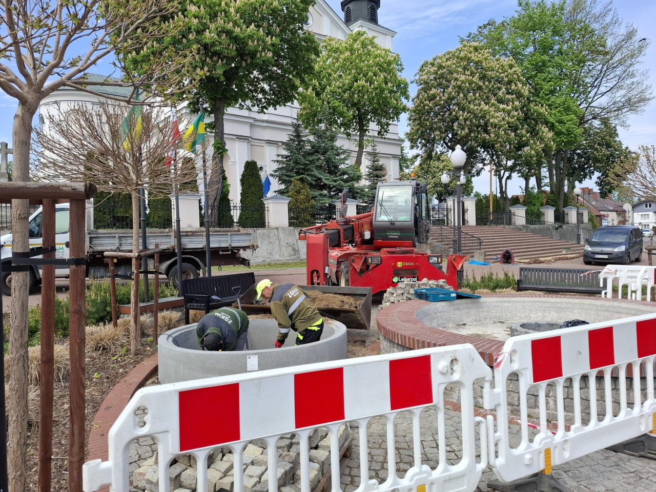 Remont fontanny w Kadzidle [19.05.2026] - zdjęcie #1 - eOstroleka.pl