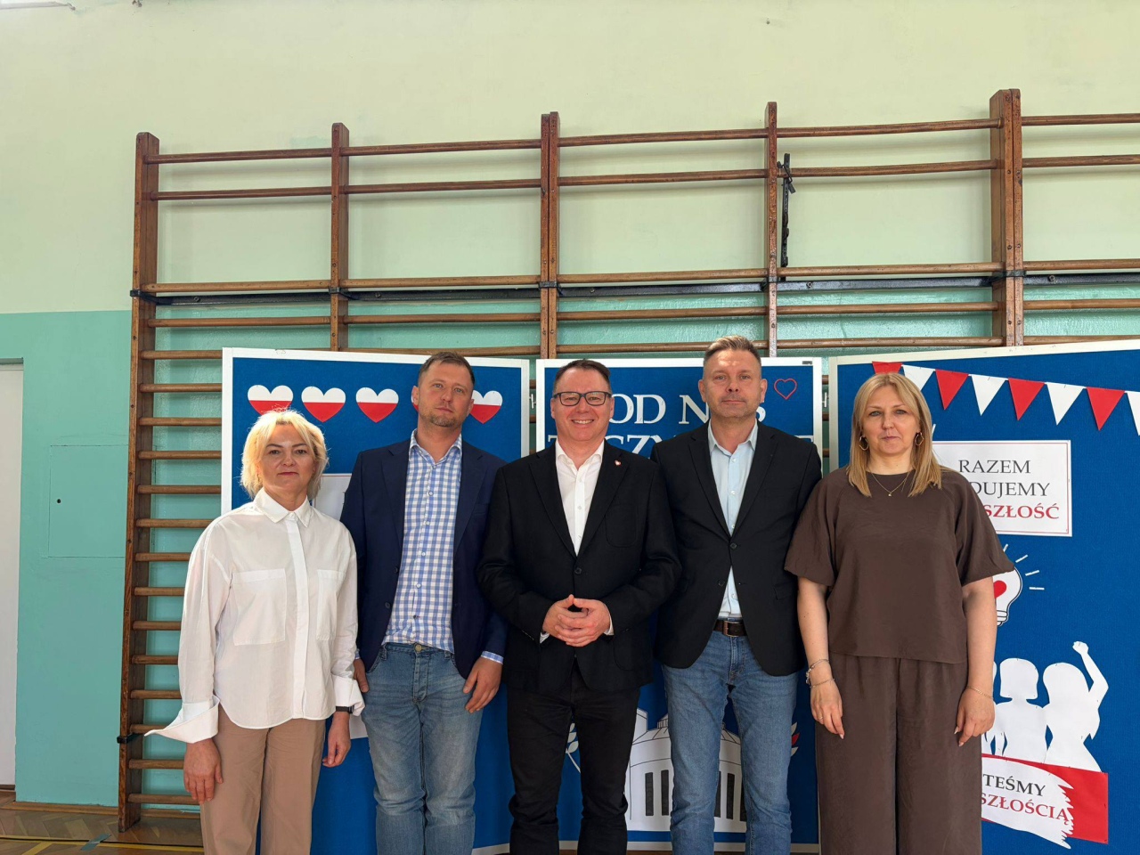 Poseł Mariusz Popielarz w szkole w Różanie [18.05.2026] - zdjęcie #4 - eOstroleka.pl