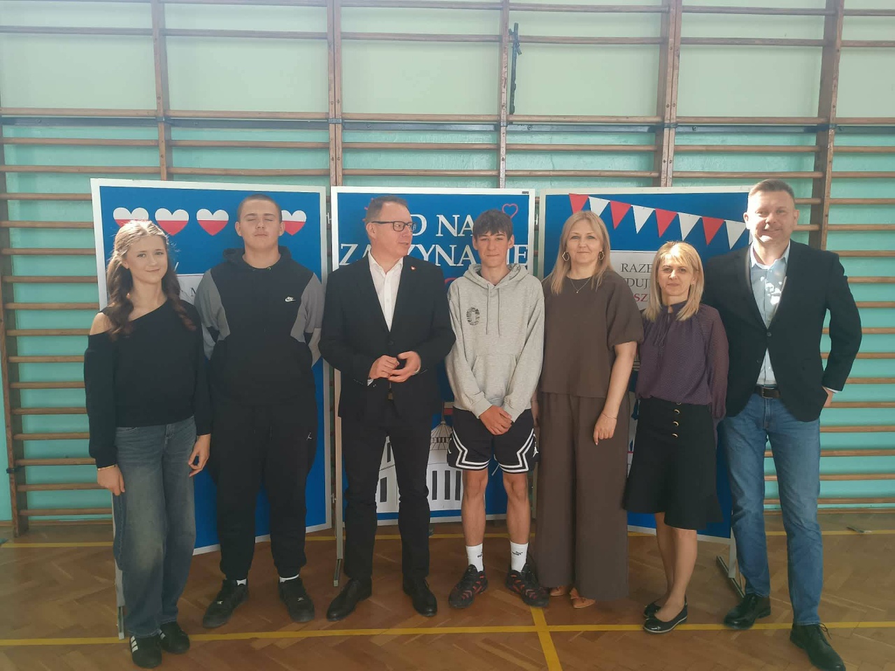 Poseł Mariusz Popielarz w szkole w Różanie [18.05.2026] - zdjęcie #8 - eOstroleka.pl