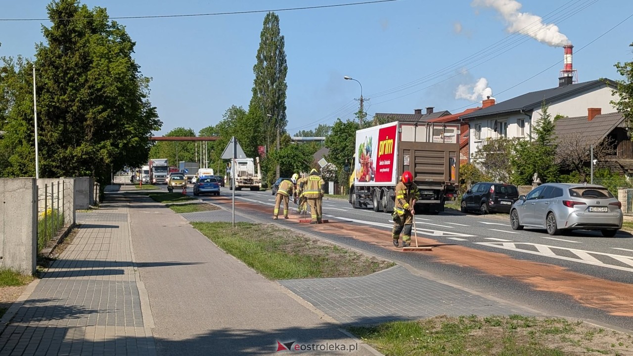 Plama oleju na Łomżyńskiej [21.05.2026] - zdjęcie #15 - eOstroleka.pl