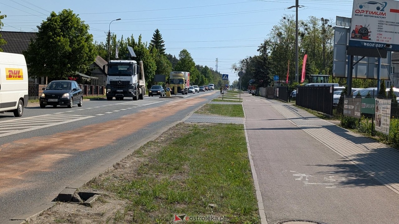 Plama oleju na Łomżyńskiej [21.05.2026] - zdjęcie #11 - eOstroleka.pl