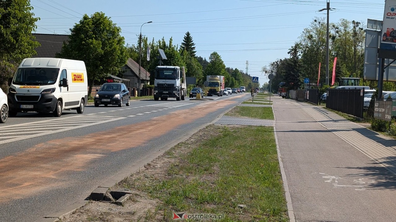 Plama oleju na Łomżyńskiej [21.05.2026] - zdjęcie #9 - eOstroleka.pl