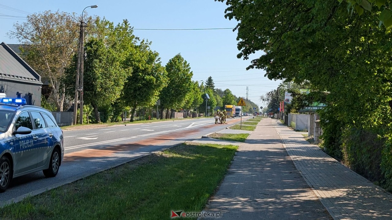 Plama oleju na Łomżyńskiej [21.05.2026] - zdjęcie #7 - eOstroleka.pl
