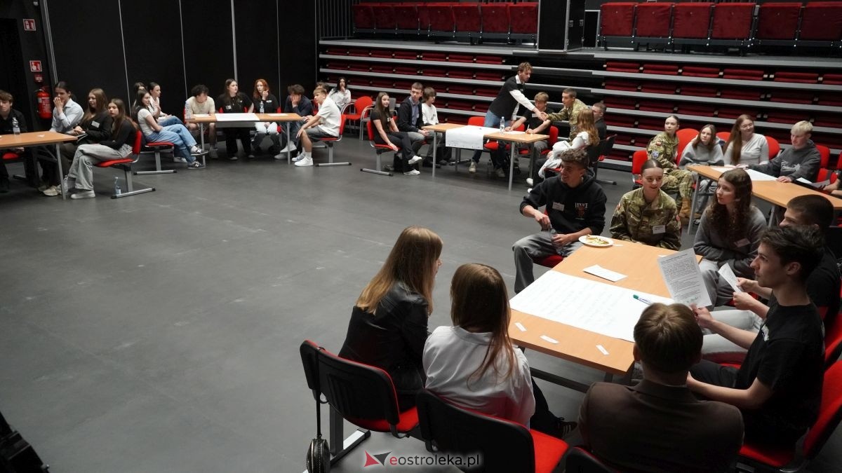 Młodzi mają głos! Debata o przyszłości w Muzeum Żołnierzy Wyklętych [21.05.2026] - zdjęcie #34 - eOstroleka.pl
