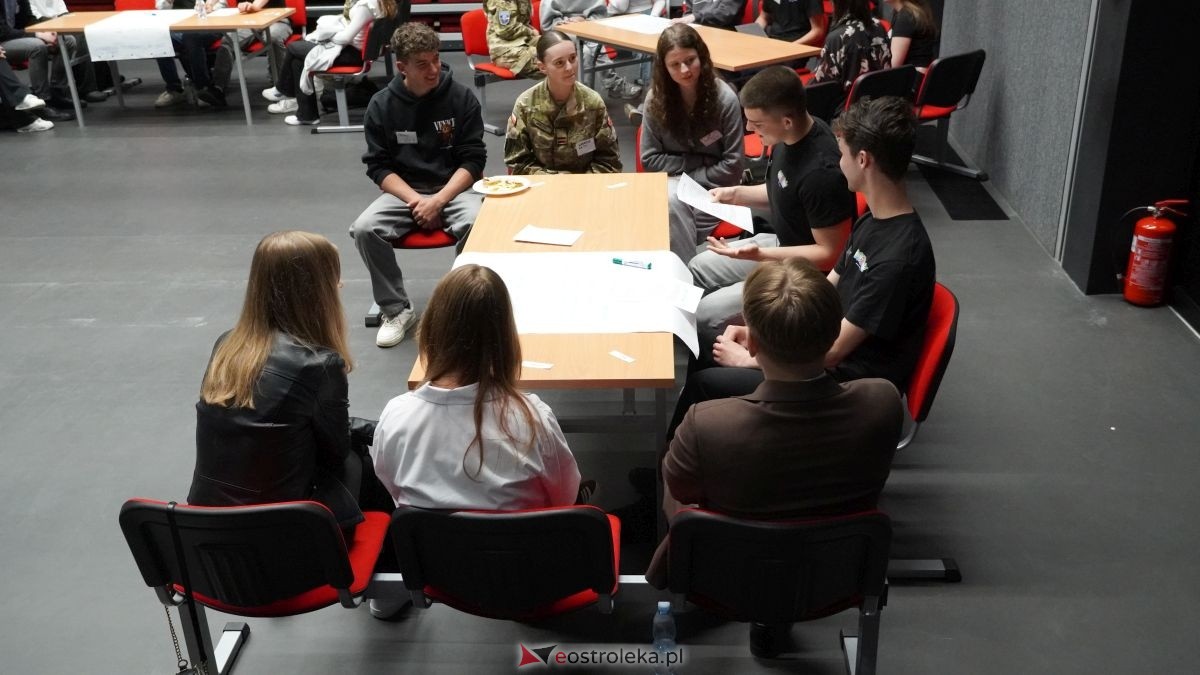 Młodzi mają głos! Debata o przyszłości w Muzeum Żołnierzy Wyklętych [21.05.2026] - zdjęcie #33 - eOstroleka.pl