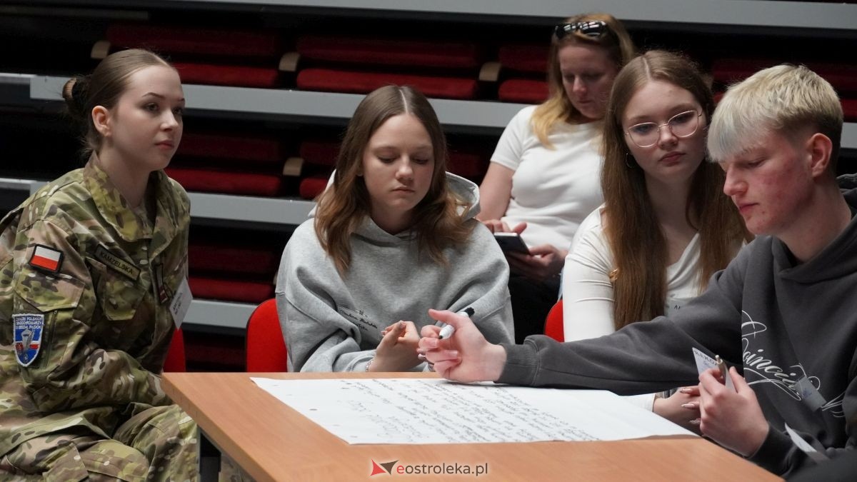 Młodzi mają głos! Debata o przyszłości w Muzeum Żołnierzy Wyklętych [21.05.2026] - zdjęcie #16 - eOstroleka.pl