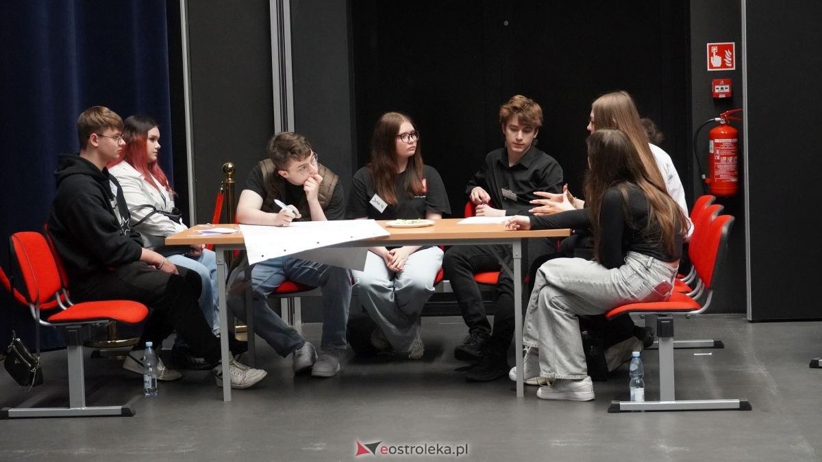 Młodzi mają głos! Debata o przyszłości w Muzeum Żołnierzy Wyklętych [21.05.2026] - zdjęcie #3 - eOstroleka.pl