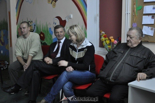 Osiedle Sienkiewicza: Mieszkańcy integrują się na wieczorkach tematycznych [7.XII.2011] - zdjęcie #13 - eOstroleka.pl