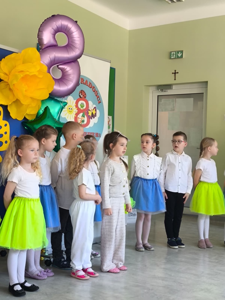 Małe talenty z Ostrołęki zaśpiewały po angielsku. Konkurs w Przedszkolu Miejskim nr 8 [21.05.2026] - zdjęcie #76 - eOstroleka.pl