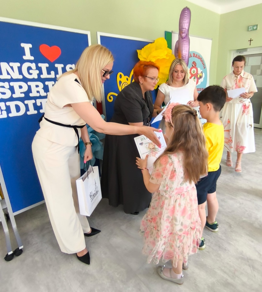 Małe talenty z Ostrołęki zaśpiewały po angielsku. Konkurs w Przedszkolu Miejskim nr 8 [21.05.2026] - zdjęcie #37 - eOstroleka.pl