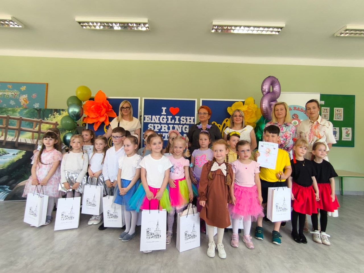 Małe talenty z Ostrołęki zaśpiewały po angielsku. Konkurs w Przedszkolu Miejskim nr 8 [21.05.2026] - zdjęcie #33 - eOstroleka.pl