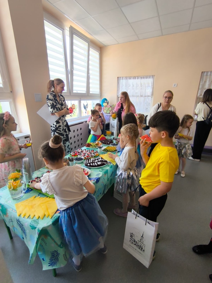 Małe talenty z Ostrołęki zaśpiewały po angielsku. Konkurs w Przedszkolu Miejskim nr 8 [21.05.2026] - zdjęcie #30 - eOstroleka.pl