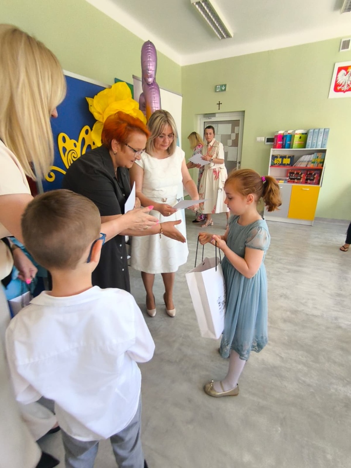 Małe talenty z Ostrołęki zaśpiewały po angielsku. Konkurs w Przedszkolu Miejskim nr 8 [21.05.2026] - zdjęcie #17 - eOstroleka.pl