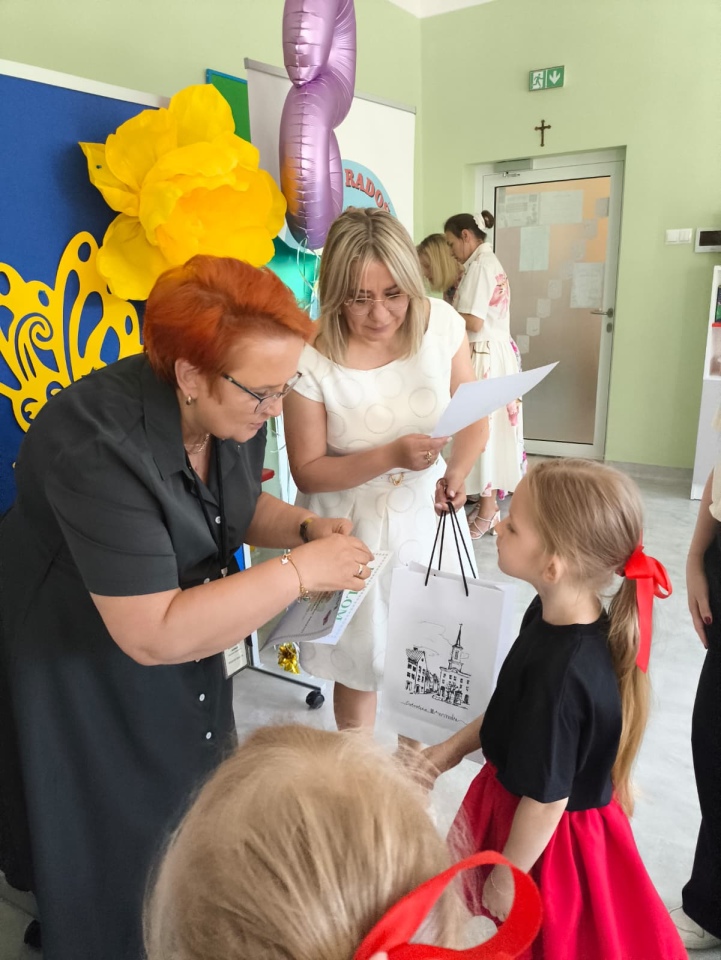 Małe talenty z Ostrołęki zaśpiewały po angielsku. Konkurs w Przedszkolu Miejskim nr 8 [21.05.2026] - zdjęcie #12 - eOstroleka.pl