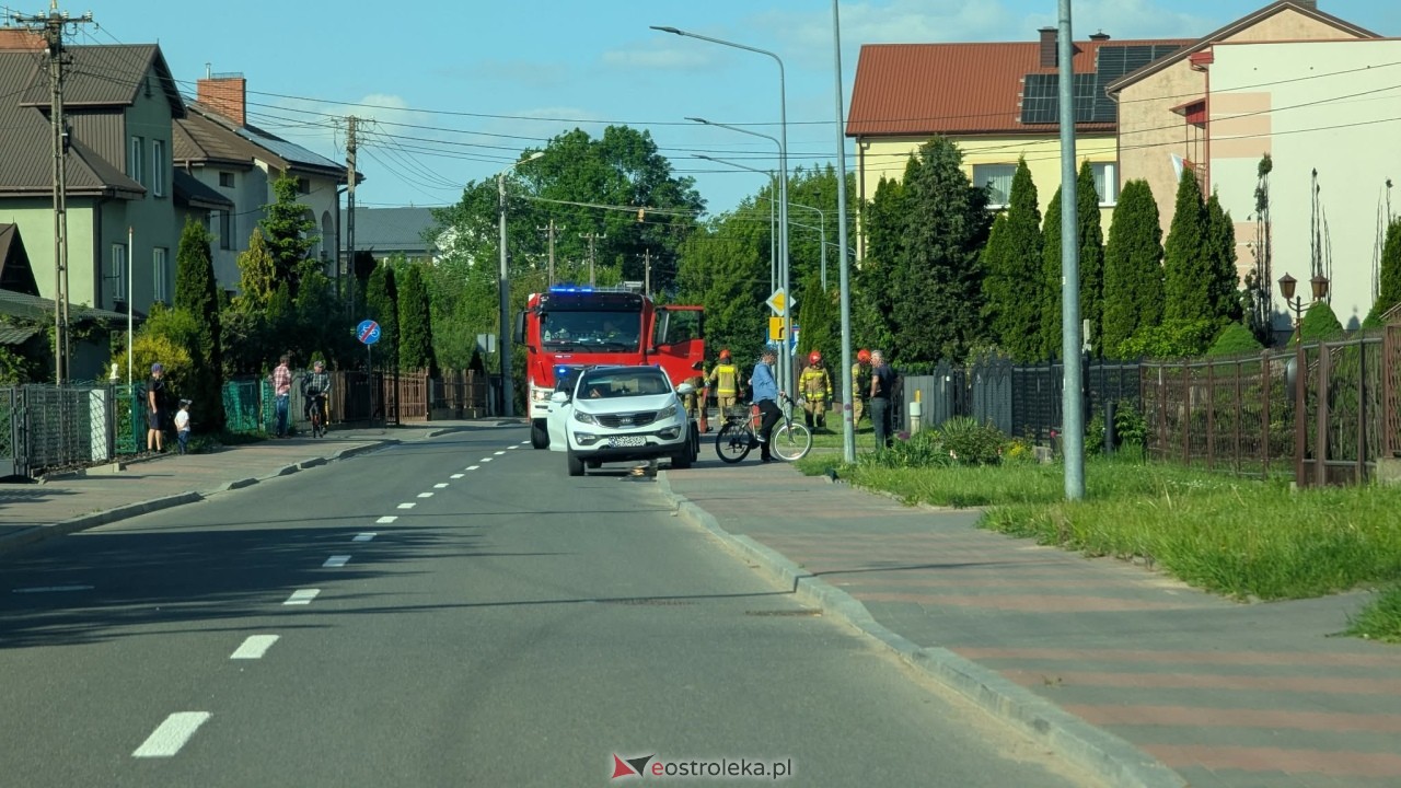 Pożar tuj przy Wiejskiej w Ostrołęce [22.05.2026] - zdjęcie #13 - eOstroleka.pl