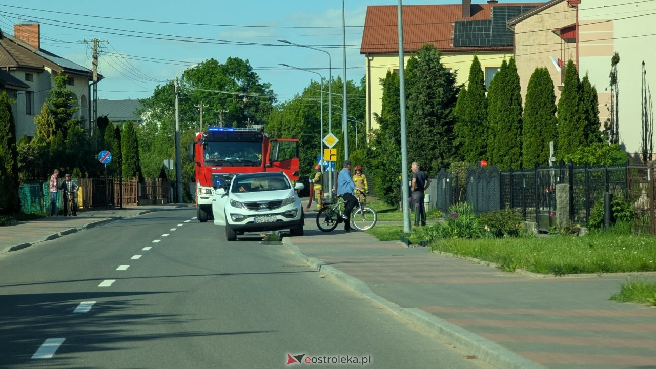 Pożar tuj przy Wiejskiej w Ostrołęce [22.05.2026] - zdjęcie #6 - eOstroleka.pl