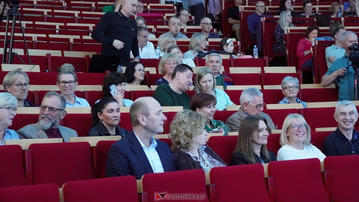 Wieczór ewangelizacyjny Rozpal w sobie dar [22.05.2026] - zdjęcie #50 - eOstroleka.pl