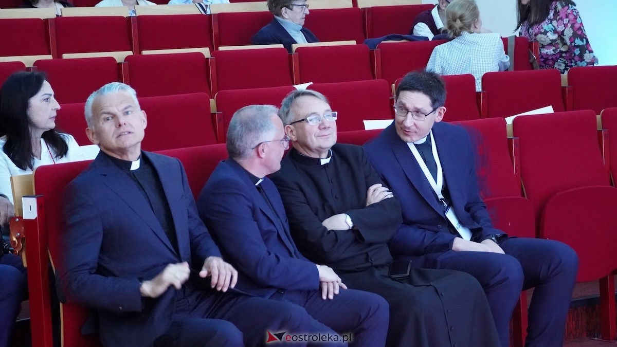 Wieczór ewangelizacyjny Rozpal w sobie dar [22.05.2026] - zdjęcie #46 - eOstroleka.pl