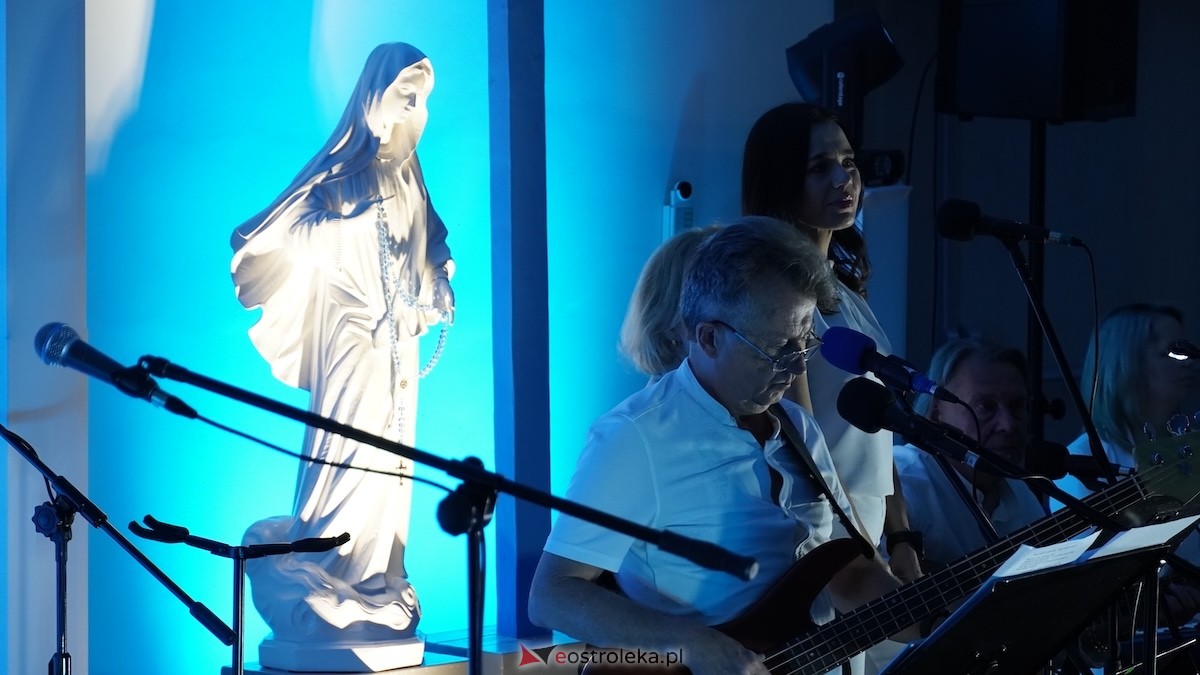Wieczór ewangelizacyjny Rozpal w sobie dar [22.05.2026] - zdjęcie #37 - eOstroleka.pl