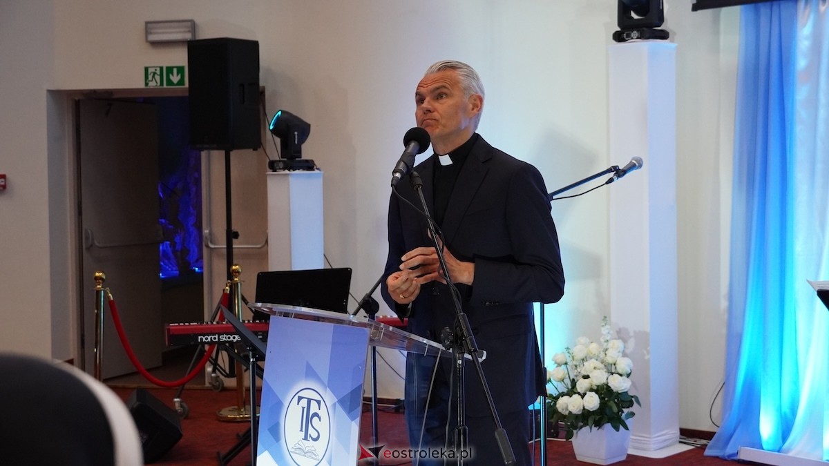 Wieczór ewangelizacyjny Rozpal w sobie dar [22.05.2026] - zdjęcie #22 - eOstroleka.pl