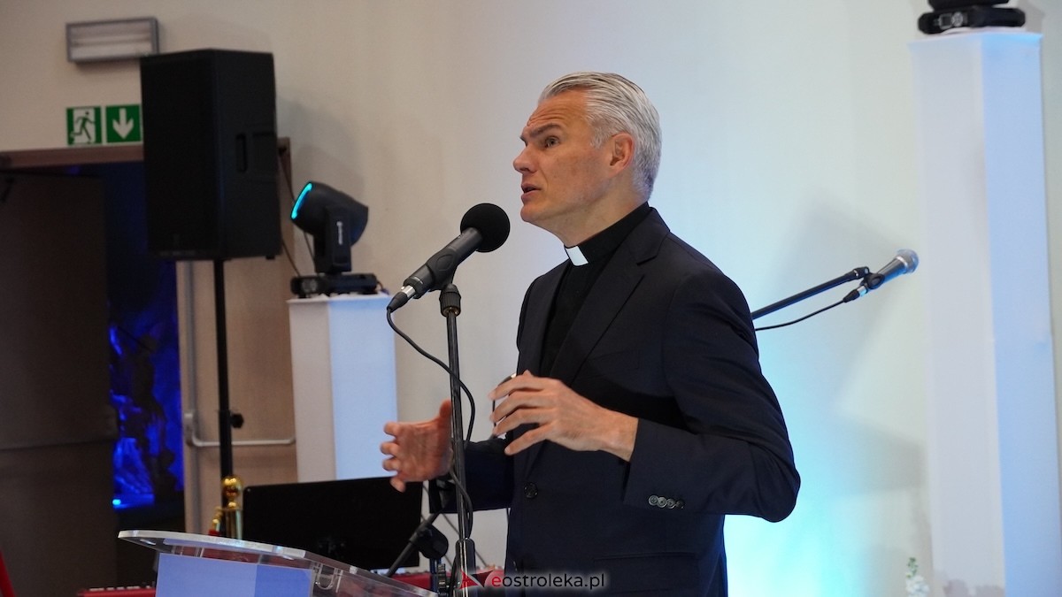 Wieczór ewangelizacyjny Rozpal w sobie dar [22.05.2026] - zdjęcie #21 - eOstroleka.pl