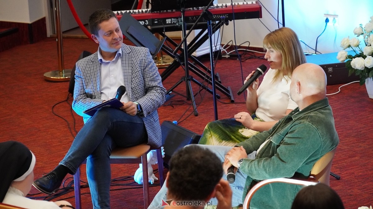 Wieczór ewangelizacyjny Rozpal w sobie dar [22.05.2026] - zdjęcie #14 - eOstroleka.pl
